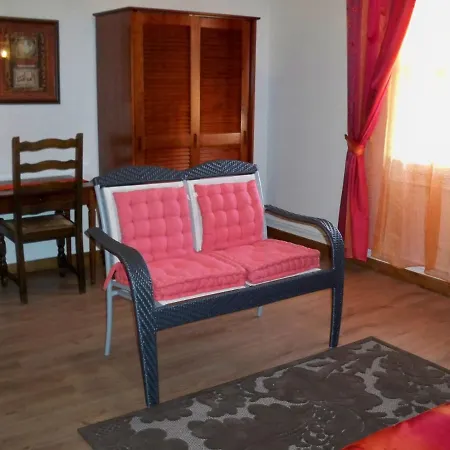 In Guest - Guest In The Heart Of The Vineyard *